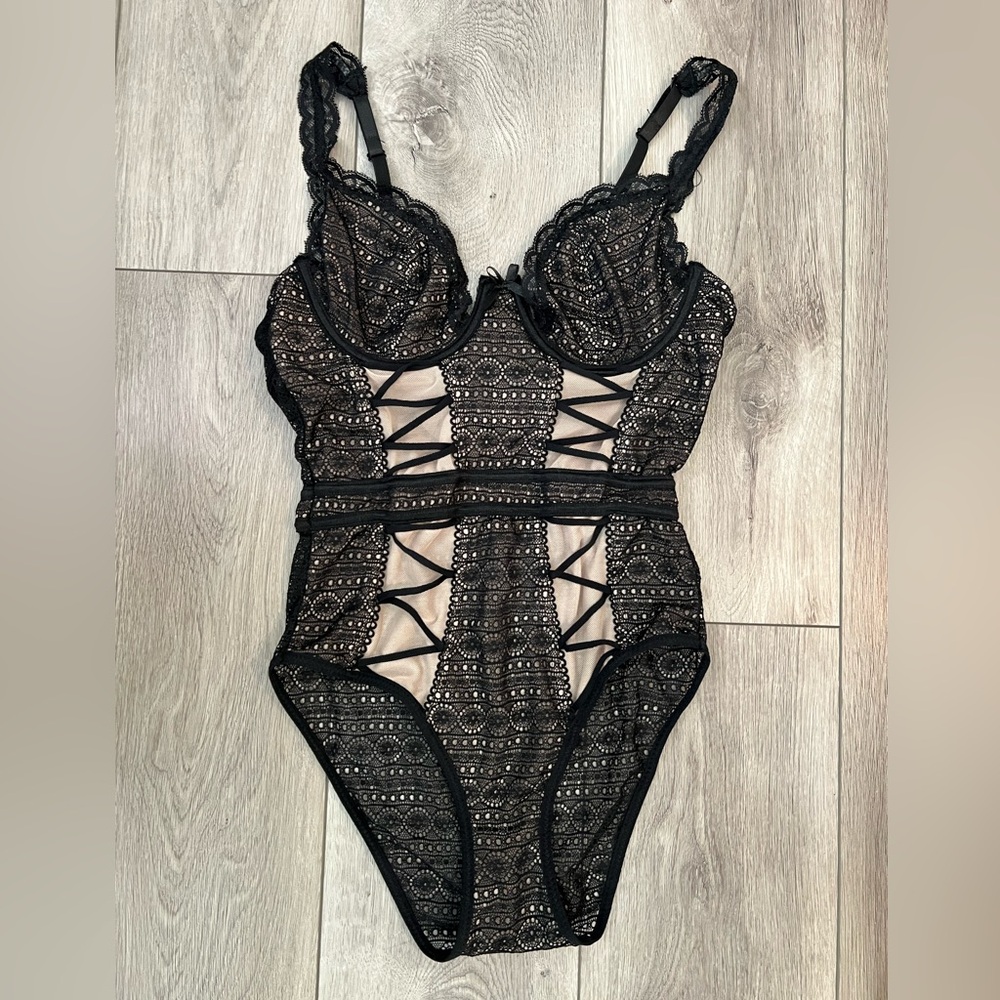 BEBE • Black lace lingerie (unlined bra cups) • Size Medium